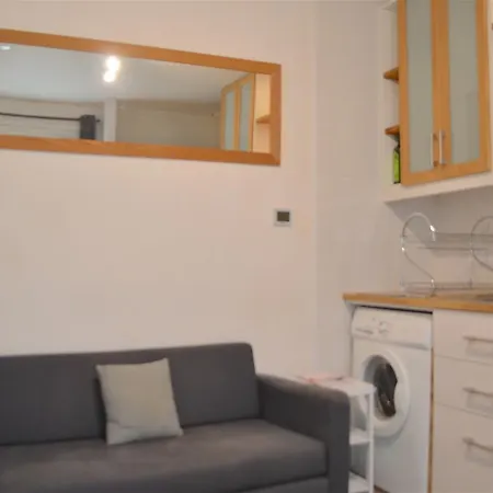 1 Bedroom Flat In Vaugirard *