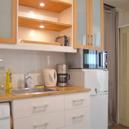 1 Bedroom Flat In Vaugirard *